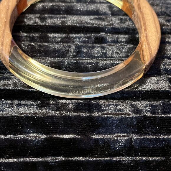 Vintage 1970s MCM Clear Lucite And Wood Bangle Bracelet Retro Jewelry - Picture 3 of 6